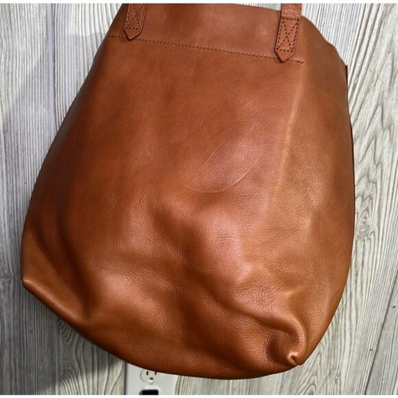 Madewell The Medium Transport Leather Tote in Whiskey Brown - Picture 3 of 5